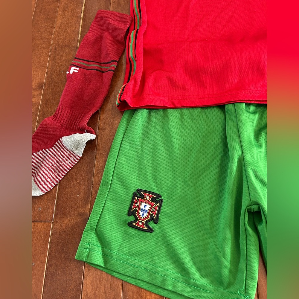 Kids Portugal Ronaldo Soccer Jersey Kit Size 28 - Picture 6 of 7